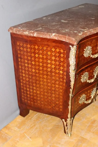 Commode arbalète Louis XIV en marqueterie de cube