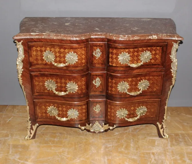 Commode arbalète Louis XIV en marqueterie de cube