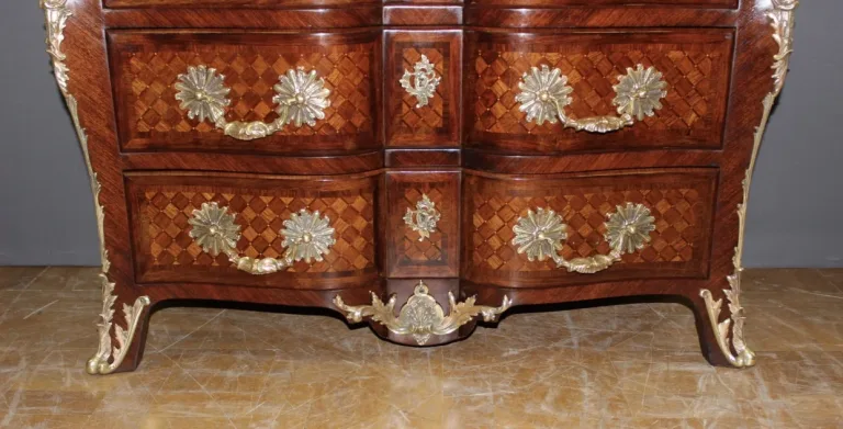 Commode arbalète Louis XIV en marqueterie de cube