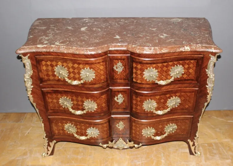 Commode arbalète Louis XIV en marqueterie de cube