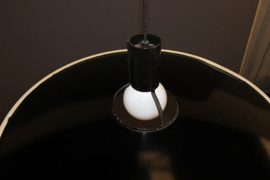 lustre design en tôle noir et blanc édition FLOS