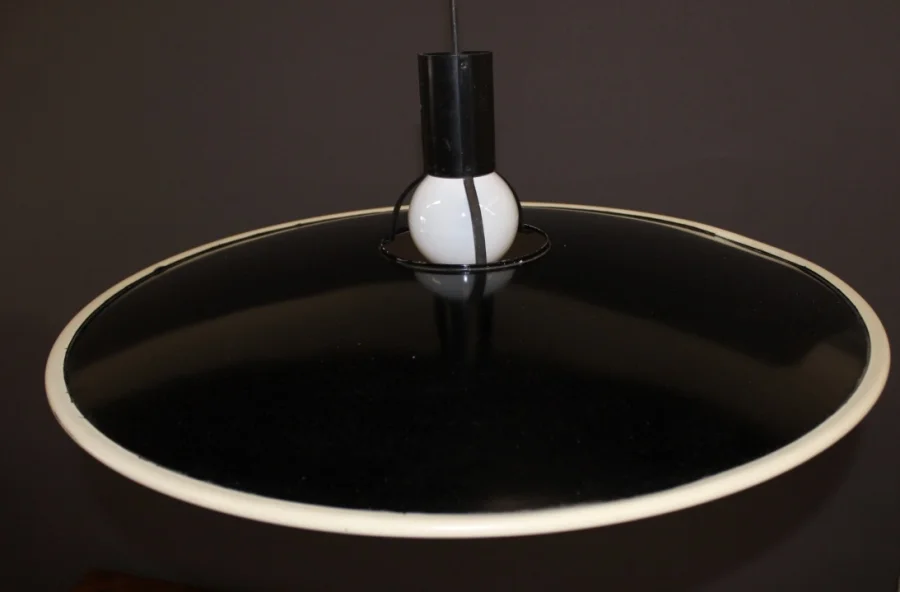 lustre design en tôle noir et blanc édition FLOS