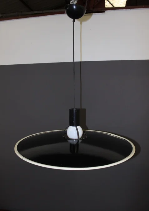 lustre design en tôle noir et blanc édition FLOS
