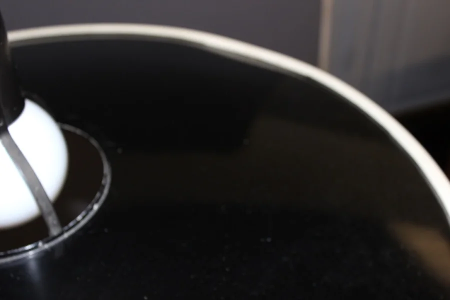 lustre design en tôle noir et blanc édition FLOS