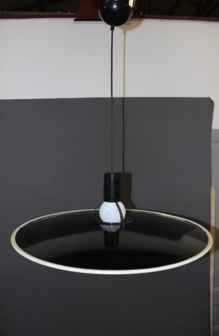 lustre design en tôle noir et blanc édition FLOS