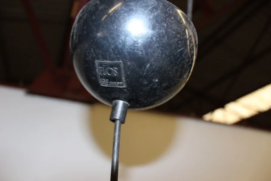 lustre design en tôle noir et blanc édition FLOS