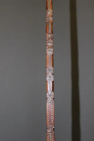 Quenouille et porte quenouille en bois et étain XIX