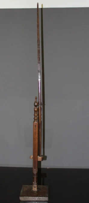 Quenouille et porte quenouille en bois et étain XIX