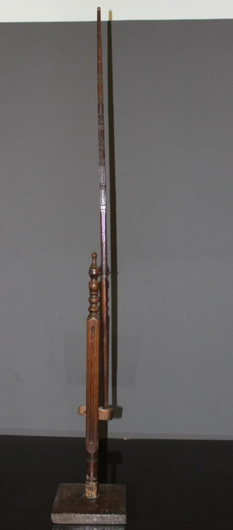 DISTAFF AND SUPPORT