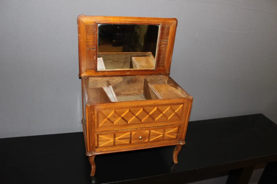Commode de maitrise en marqueterie XVIII