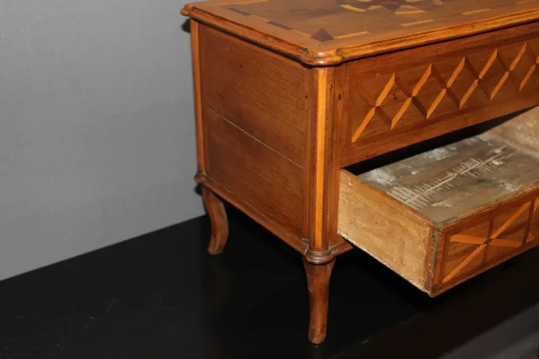 MINIATUUR 18e EEUWSE BORST VAN LADEN