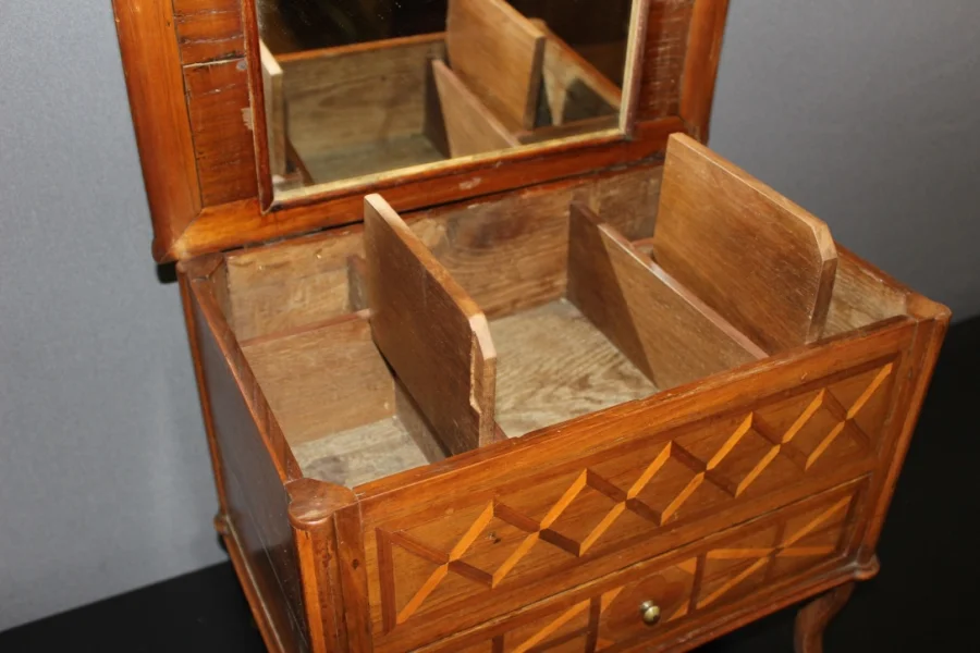Commode de maitrise en marqueterie XVIII