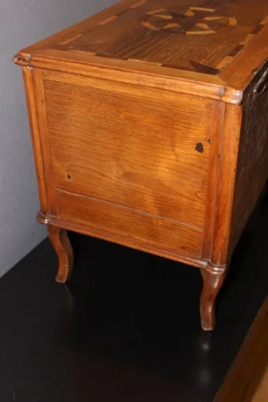 MINIATUUR 18e EEUWSE BORST VAN LADEN