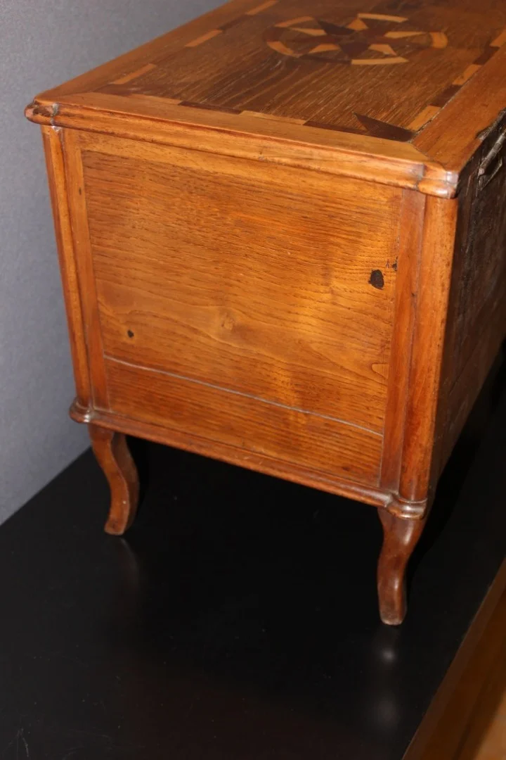 Commode de maitrise en marqueterie XVIII