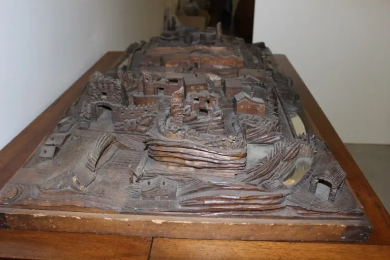 Maquette De Village En Noyer XIX