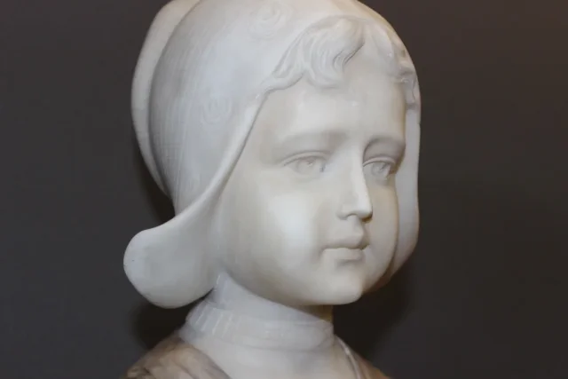 Bust In Alabaster And Marble Figuring A Dutch Woman Around 1900