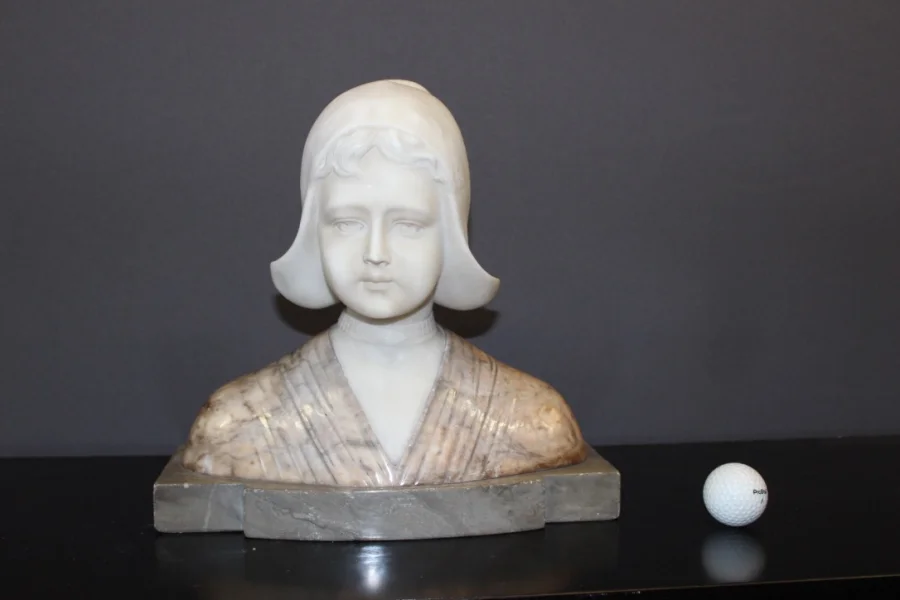 Bust In Alabaster And Marble Figuring A Dutch Woman Around 1900