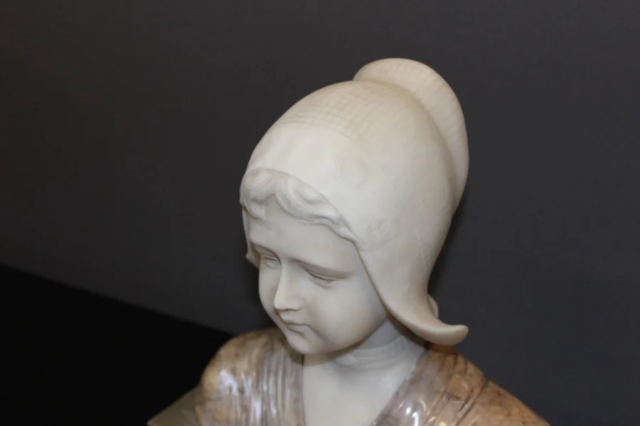 Bust In Alabaster And Marble Figuring A Dutch Woman Around 1900