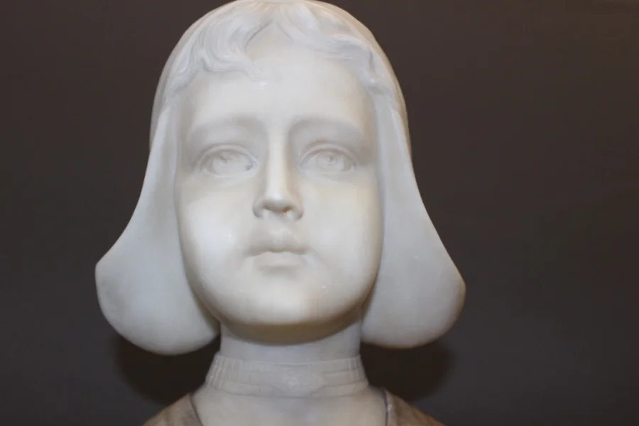 Bust In Alabaster And Marble Figuring A Dutch Woman Around 1900