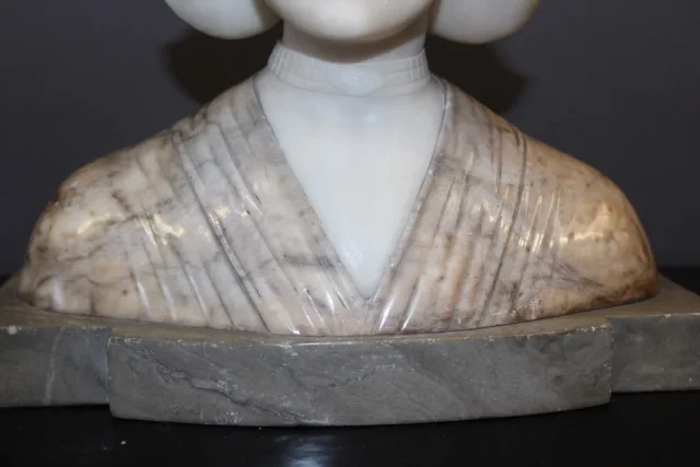 Bust In Alabaster And Marble Figuring A Dutch Woman Around 1900