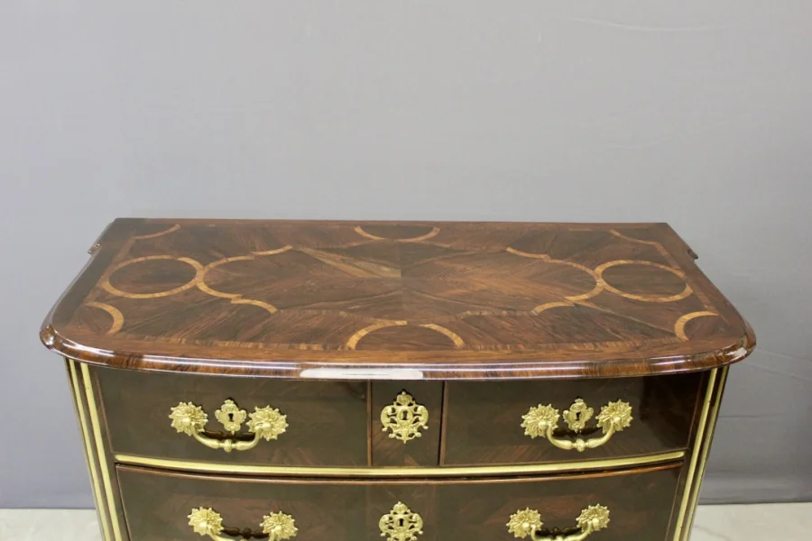 FRENCH REGENCY PERIOD CHEST OF DRAWERS