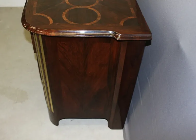 Commode d'époque Régence en marqueterie de palissandre
