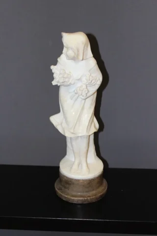 Alabaster Sculpture Representing A Young Woman With Roses Around 1900