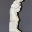 Sculpture En Albâtre Représentant Une Jeune Femme Aux Roses Vers 1900