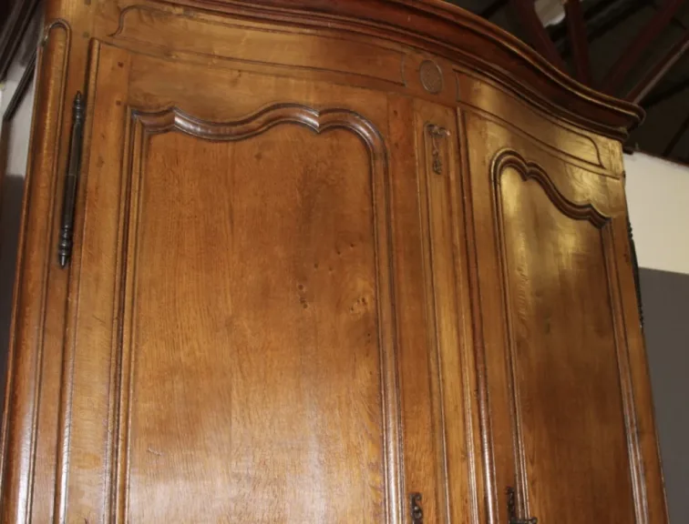 Buffet deux corps louis XV à façade galbée XVIII