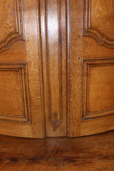 Buffet deux corps louis XV à façade galbée XVIII
