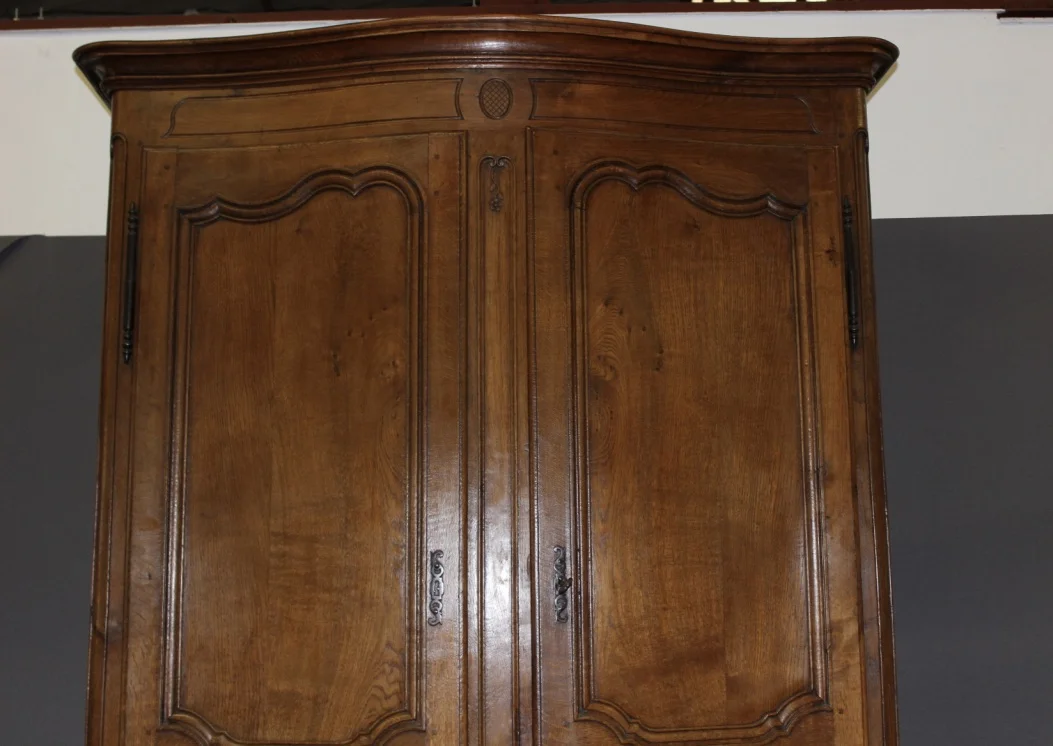 Buffet deux corps louis XV à façade galbée XVIII