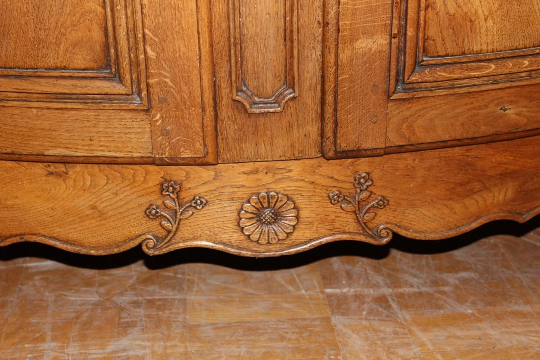 Buffet deux corps louis XV à façade galbée XVIII