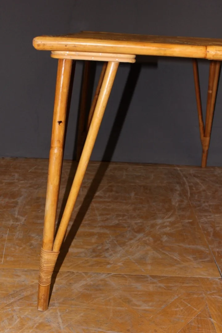 RATTAN-TISCH