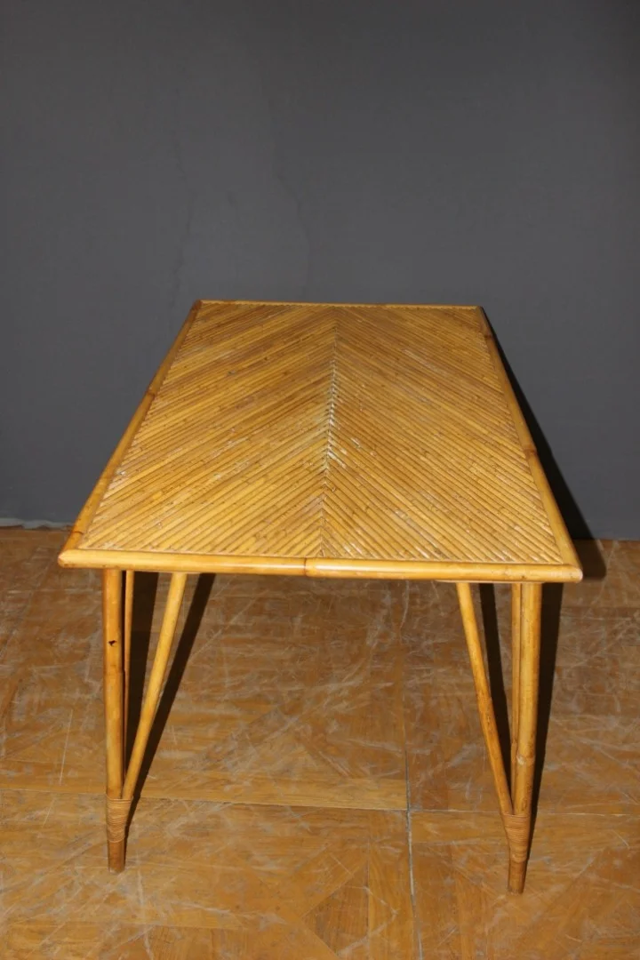 RATTAN-TISCH