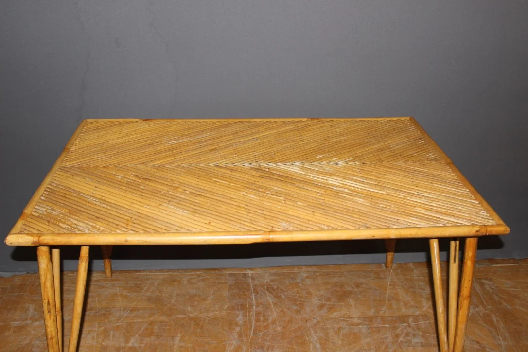 RATTAN-TISCH