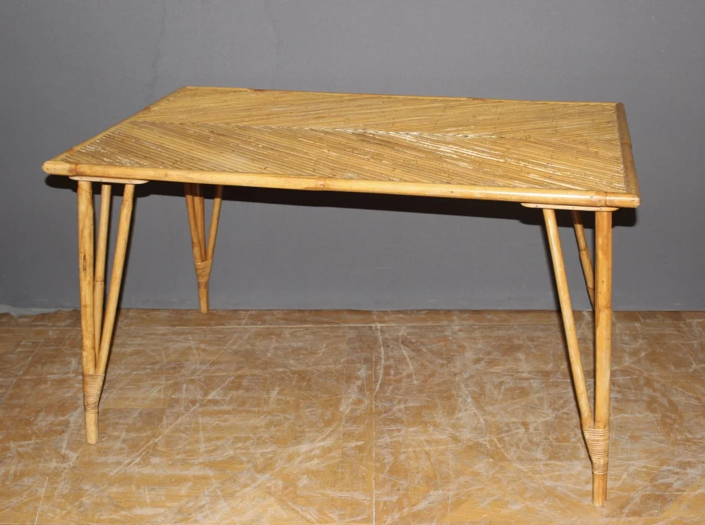 RATTAN-TISCH