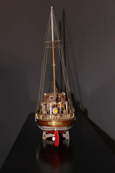 Maquette en bois de bateau de croisière à voile vers 1970