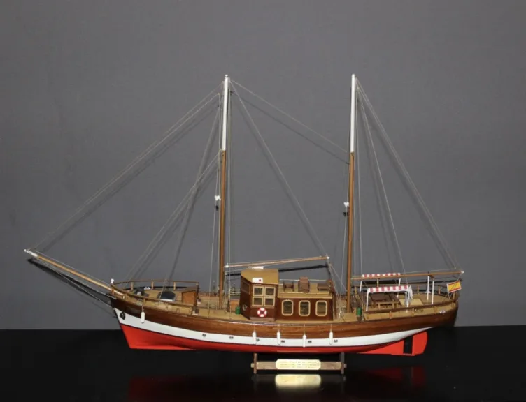 Maquette en bois de bateau de croisière à voile vers 1970