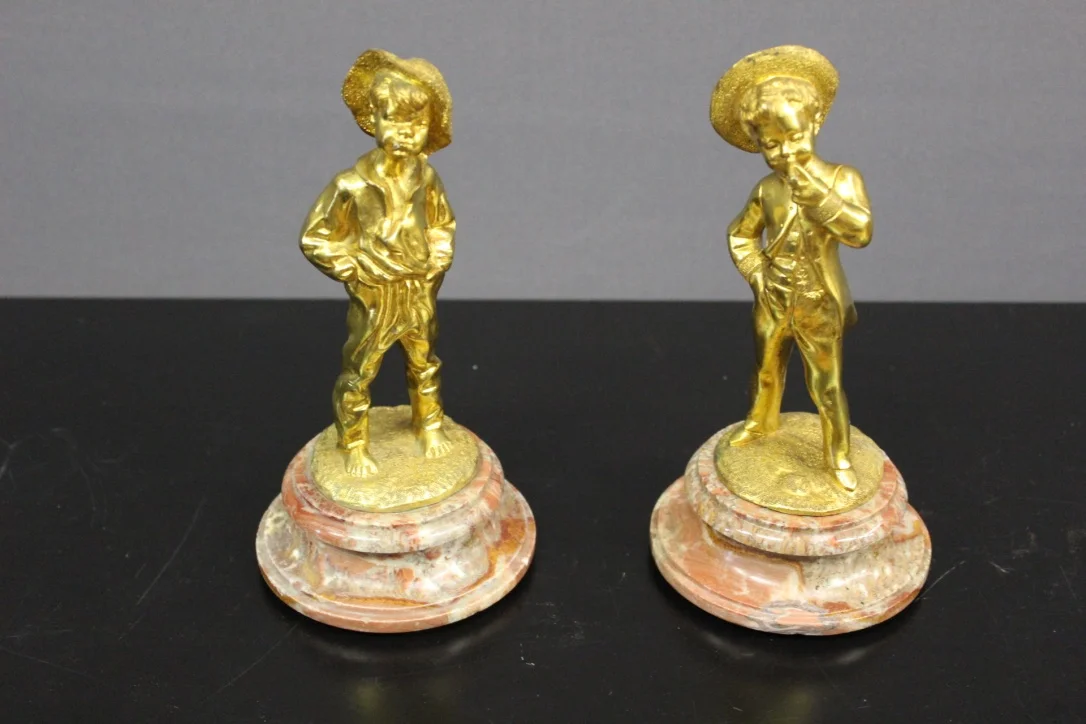 PAREJA DE FIGURAS BRONCE DORADO