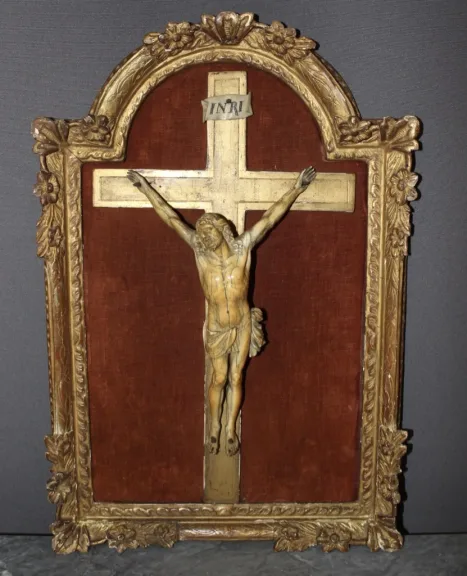 Christ en ivoire XVIII dans son encadrement en bois doré