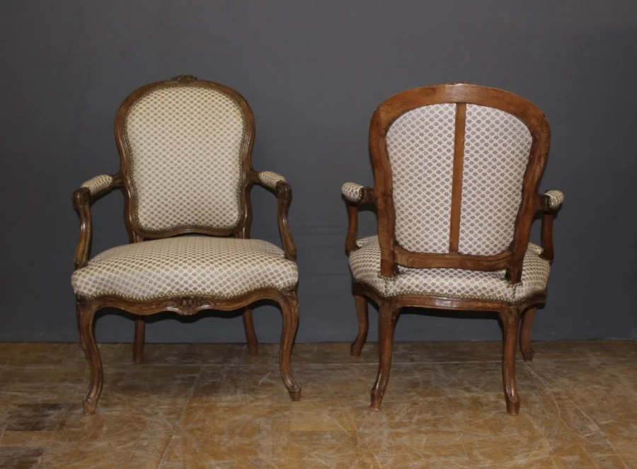 Paire de cabriolets d'époque Louis XV en hêtre