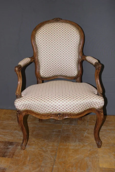 Paire de cabriolets d'époque Louis XV en hêtre