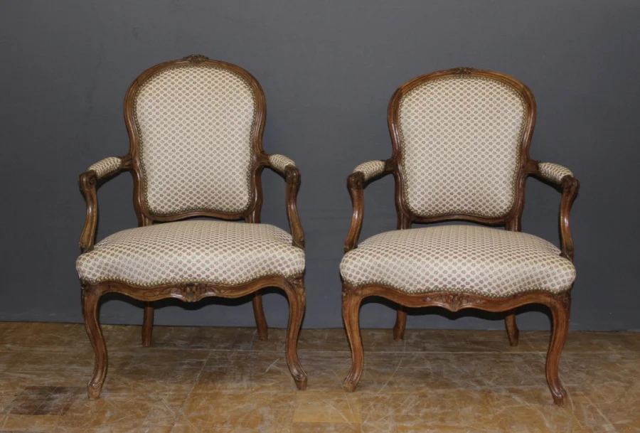 Paire de cabriolets d'époque Louis XV en hêtre