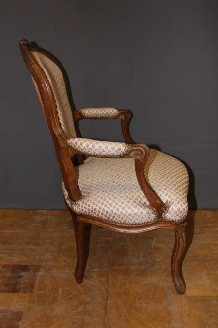 Paire de cabriolets d'époque Louis XV en hêtre
