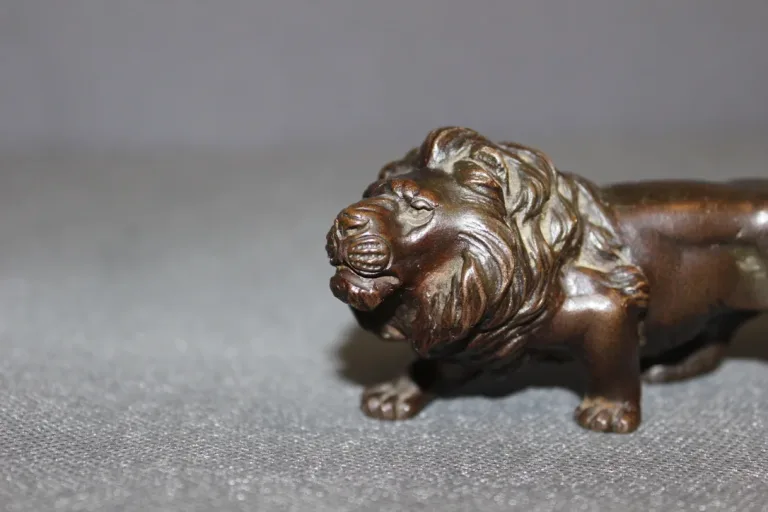 BRONZE-OKIMONO