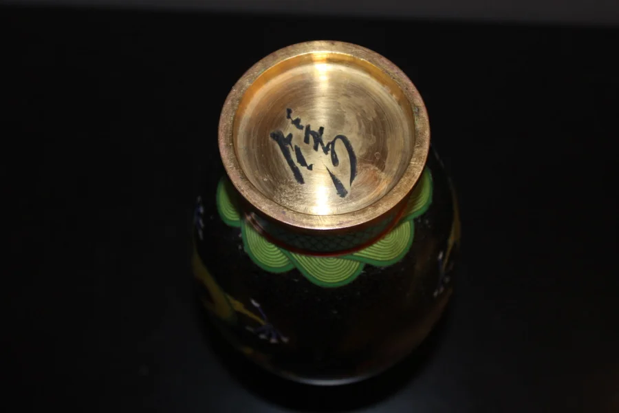 Paire de vases cloisonnés Chinois décor au dragon vers 1900