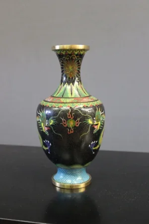 Paire de vases cloisonnés Chinois décor au dragon vers 1900
