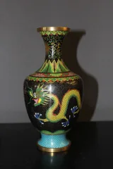 Paire de vases cloisonnés Chinois décor au dragon vers 1900