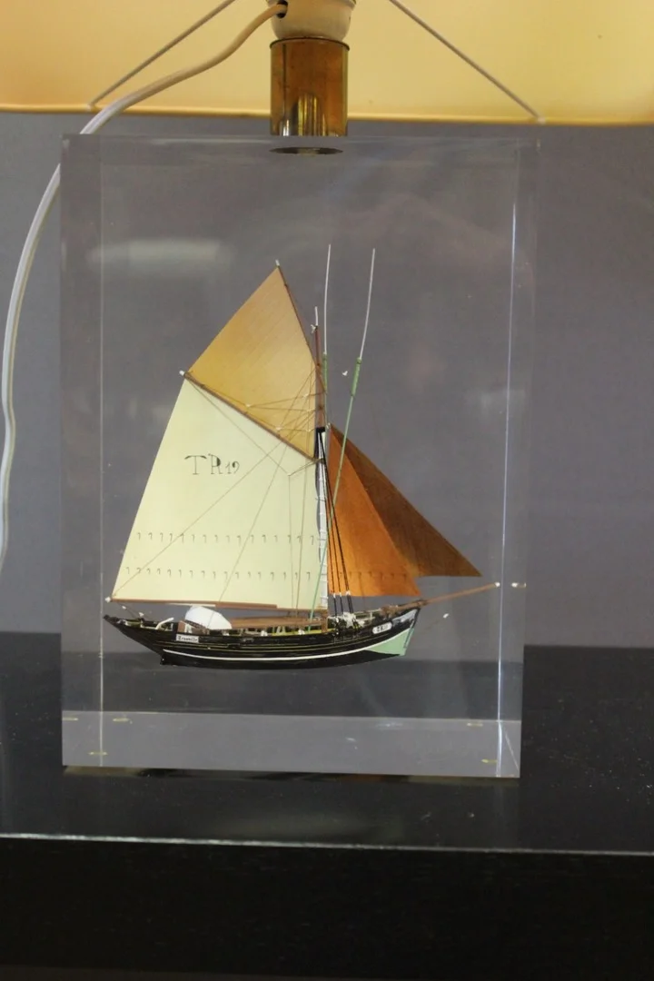 PLEXIGLASS LAMP