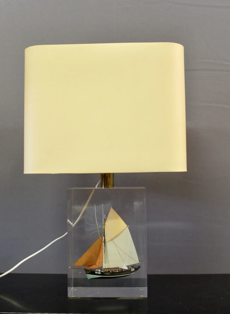 PLEXIGLASS LAMP